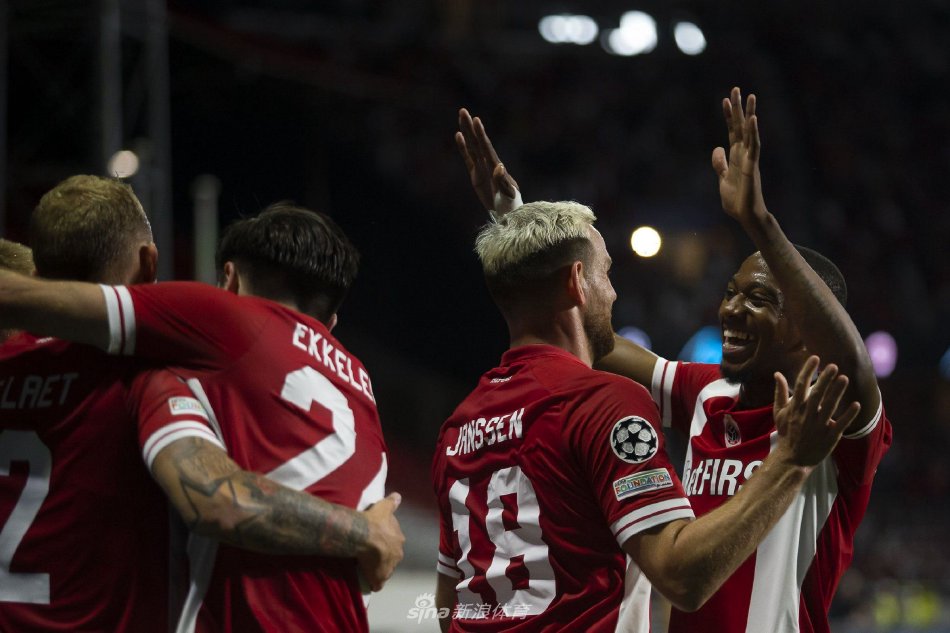 而曼晚的评 而曼晚的评